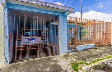 Imagem: A casa possui 2 Dormitórios, 1 Banheiro, 2 Vagas na garagem