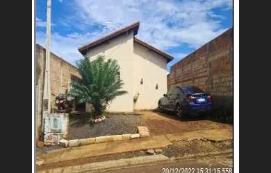 Imagem: A casa possui 2 Dormitórios, 1 Banheiro, 1 Vaga na garagem