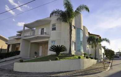 Imagem: A casa em condomínio possui 3 Dormitórios, 5 Banheiros, 2