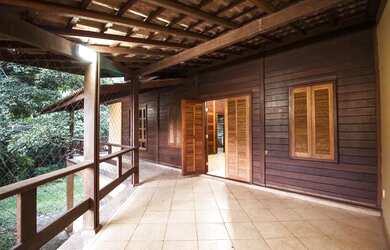 Imagem: A casa em condomínio possui 4 Dormitórios, 4 Banheiros, 5