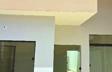 Imagem: A casa possui 3 Dormitórios, 2 Banheiros, 2 Vagas na garagem