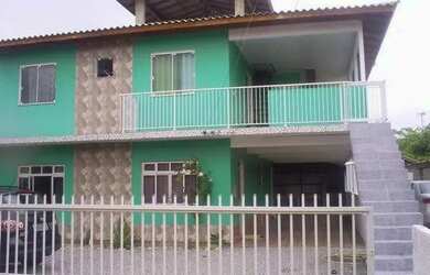 Imagem: A casa possui 5 Dormitórios, Acomodam 10 pessoas, 3 Vagas na