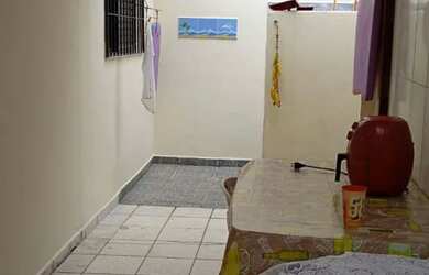 Imagem: A casa possui 2 Dormitórios, Acomodam 6 pessoas, 1 Vaga na