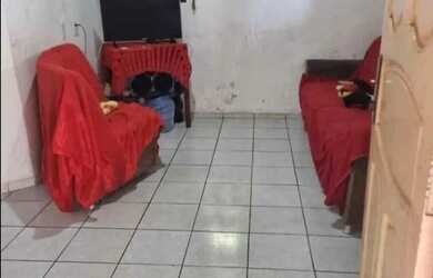 Imagem: A casa possui 2 Dormitórios, 1 Banheiro e está localizado