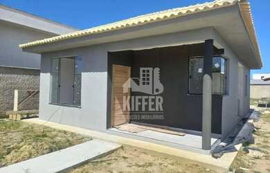 Imagem: A casa possui 3 Dormitórios, 3 Banheiros, 2 Vagas na garagem