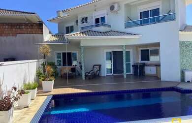 Imagem: A casa possui 4 Dormitórios, 5 Banheiros, 4 Vagas na garagem