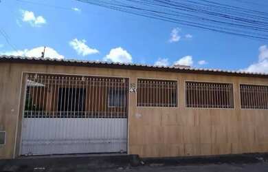 Imagem: A casa possui 3 Dormitórios, 2 Banheiros, 2 Vagas na garagem