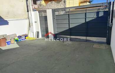 Imagem: A casa possui 2 Dormitórios, 2 Banheiros, 5 Vagas na garagem