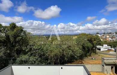 Imagem: A casa em condomínio possui 3 Dormitórios, 4 Banheiros, 2