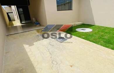 Imagem: A casa possui 3 Dormitórios, 2 Banheiros, 2 Vagas na garagem