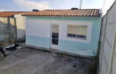 Imagem: A casa possui 2 Dormitórios, 1 Banheiro, 1 Vaga na garagem