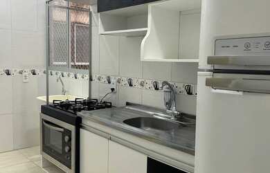 Imagem: O apartamento possui 2 Dormitórios, 1 Banheiro, 1 Vaga na garagem