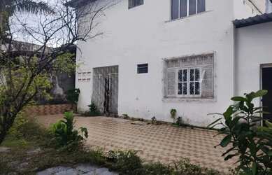 Imagem 3: Casa com 4 quartos em Parque 10 de Novembro - Aceita Apartamento