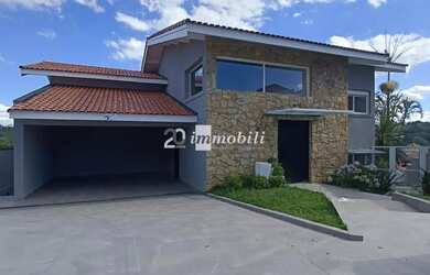 Imagem: A casa em condomínio para alugar possui 4 Dormitórios, 5 Banheiros