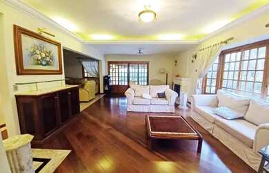 Imagem: A casa em condomínio possui 4 Dormitórios, 5 Banheiros, 320m²