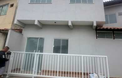 Imagem: A casa possui 2 Dormitórios, 1 Banheiro, 2 Vagas na garagem