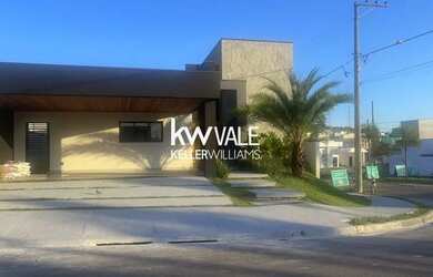 Imagem: A casa em condomínio possui 3 Dormitórios, 1 Banheiro, 4 Vagas