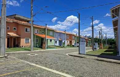 Imagem: A casa em condomínio possui 3 Dormitórios, 1 Banheiro, 2 Vagas