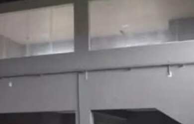 Imagem: O depósito possui 4 Vagas na garagem, 185m² de Área e está