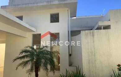 Imagem: A casa possui 3 Dormitórios, 4 Banheiros, 3 Vagas na garagem