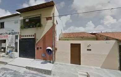 Imagem: A casa possui 5 Dormitórios, 4 Banheiros, 4 Vagas na garagem