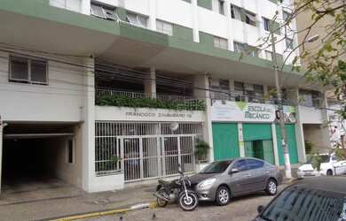 Imagem: O apartamento possui 1 Dormitório, 1 Banheiro, 1 Vaga na garagem