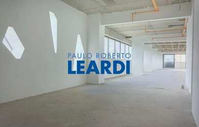 Imagem: O depósito possui 5 Vagas na garagem, 316m² de Área e está