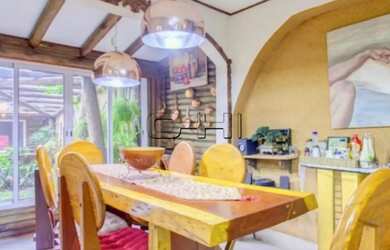 Imagem: A casa possui 5 Dormitórios, 5 Banheiros, 2 Vagas na garagem