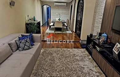 Imagem: A casa possui 3 Dormitórios, 4 Banheiros, 5 Vagas na garagem