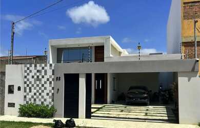 Imagem: A casa possui 4 Dormitórios, 2 Banheiros, 4 Vagas na garagem