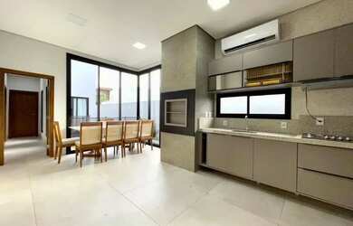 Imagem: A casa em condomínio possui 3 Dormitórios, 5 Banheiros, 4