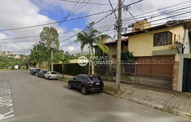 Imagem: O depósito possui 2 Vagas na garagem e 399m² de Área e está