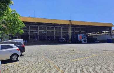 Imagem: O depósito possui 5 Vagas na garagem, 9.335m² de Área e