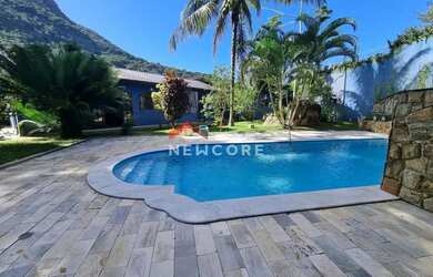 Imagem: A casa possui 3 Dormitórios, 3 Banheiros, 5 Vagas na garagem