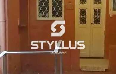 Imagem: A casa possui 3 Dormitórios, 2 Banheiros, 5 Vagas na garagem