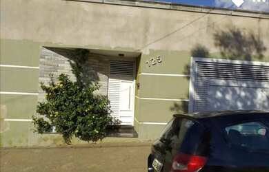 Imagem: A casa possui 2 Dormitórios, 2 Banheiros, 2 Vagas na garagem