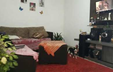 Imagem: A casa possui 2 Dormitórios, 1 Banheiro, 2 Vagas na garagem