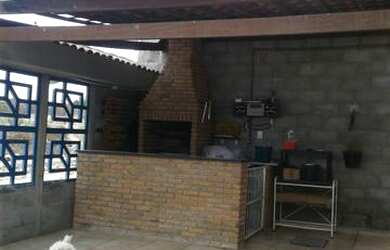 Imagem: A casa possui 2 Dormitórios, 1 Banheiro, 1 Vaga na garagem