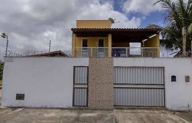 Imagem: A casa possui 3 Dormitórios, 3 Banheiros, 3 Vagas na garagem