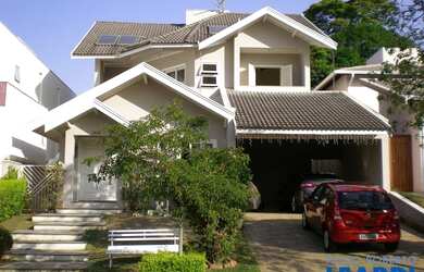 Imagem: A casa em condomínio possui 4 Dormitórios, 3 Banheiros, 2