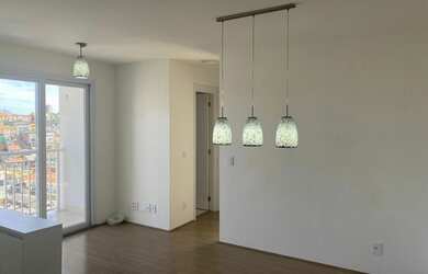 Imagem: O apartamento possui 2 Dormitórios, 1 Banheiro, 1 Vaga na garagem