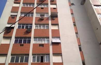 Imagem: O apartamento possui 1 Dormitório, 1 Banheiro, 1 Vaga na garagem