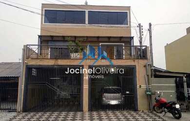 Imagem: A casa possui 3 Dormitórios, 3 Banheiros, 2 Vagas na garagem