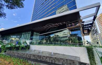 Imagem: O depósito possui 4 Vagas na garagem, 152m² de Área e está