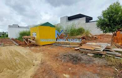 Imagem: O terreno possui 200m² de Área e está localizado em Porto