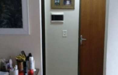 Imagem: A casa possui 2 Dormitórios, 1 Banheiro e 1 Vaga na garagem