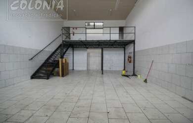 Imagem: O depósito possui 3 Vagas na garagem, 139m² de Área e está