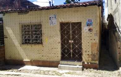 Imagem: A casa possui 3 Dormitórios, 1 Banheiro, 98m² de Área e