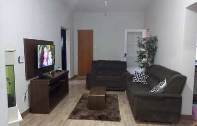 Imagem: A casa possui 5 Dormitórios, 5 Banheiros, 4 Vagas na garagem