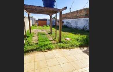 Imagem: A casa possui 2 Dormitórios, 2 Banheiros, 5 Vagas na garagem